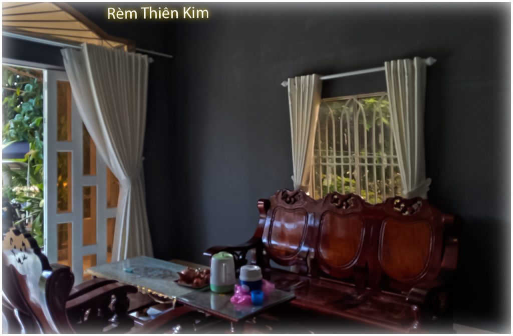 rem cua phong khach