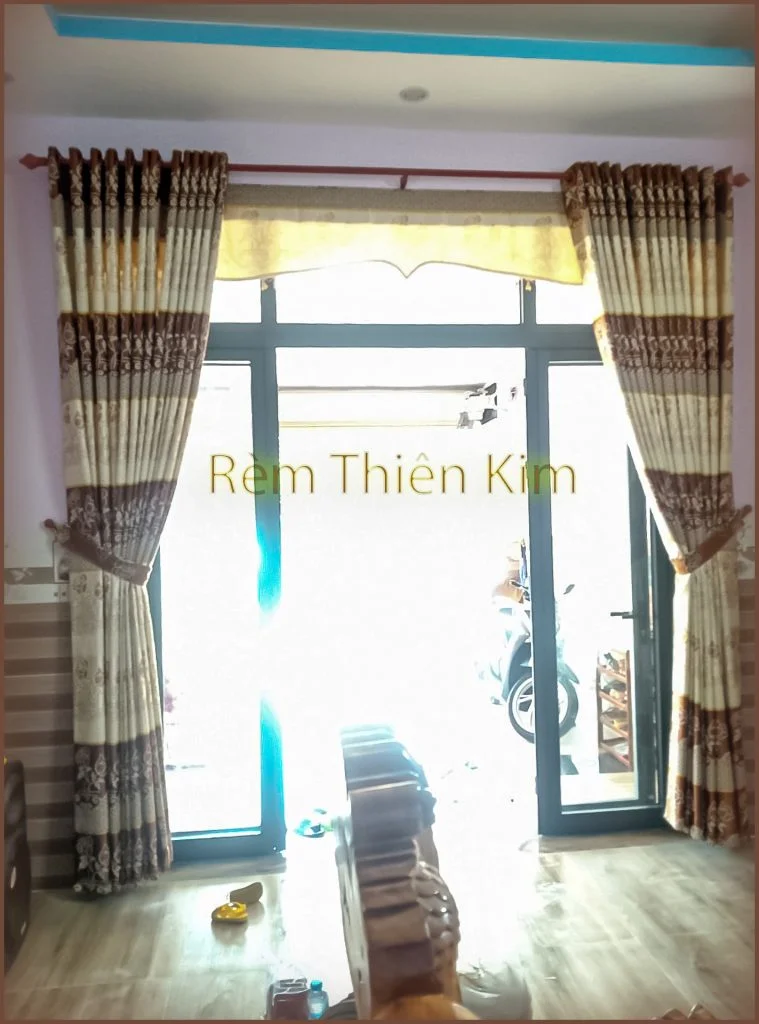 Rem cua Long Thanh 310501 4 rem cua chinh 2