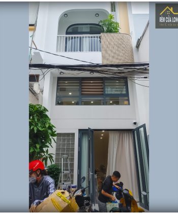 rem cua nha pho 240804 18