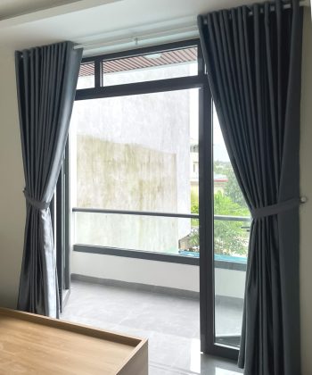 rem cua phong ngu cua lon 4 canh rqa ngoai ban cong