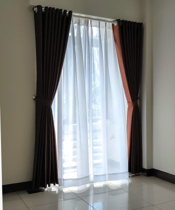 cua 2 lop ra vao ban cong cho phong ngu lau 2 1