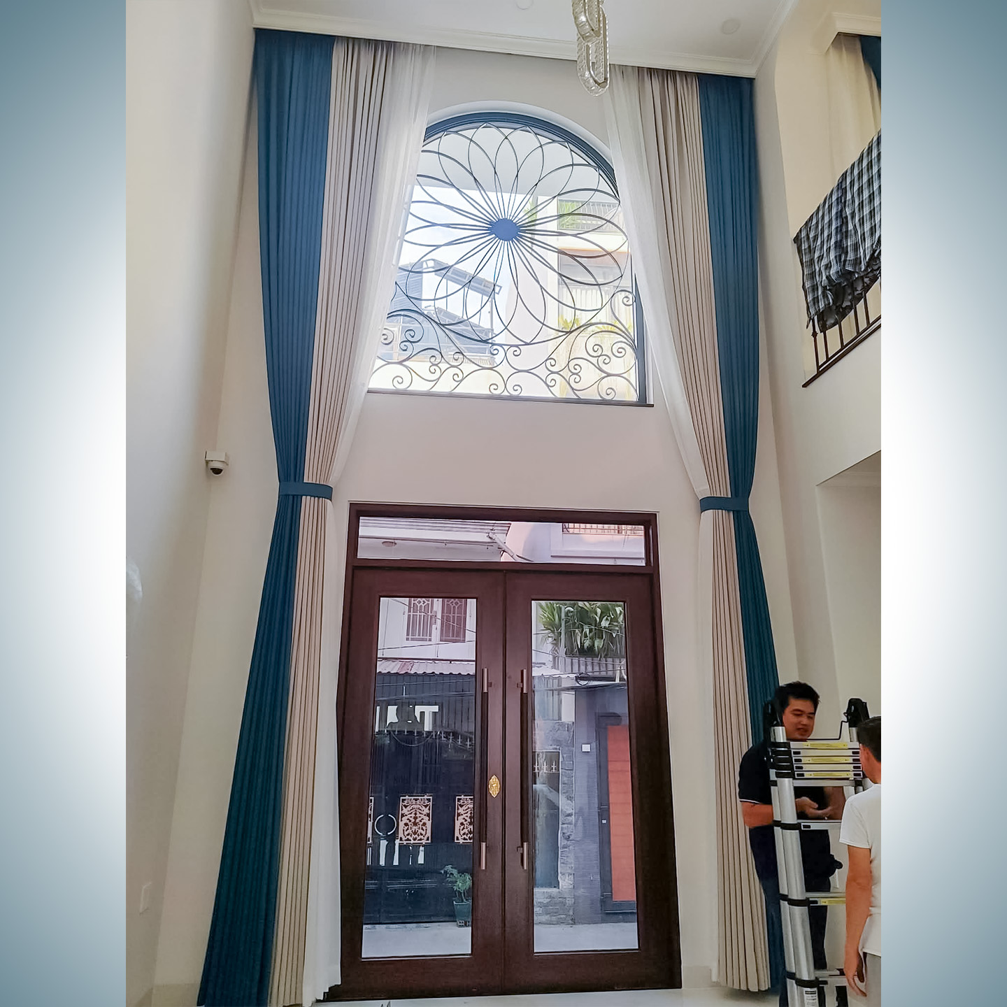 Thi Công Rèm Cửa Thông Tầng Phòng Khách Tại Nhơn Trạch Long Thành | Rèm Cửa ở Long Thành 10 Thi Công Rèm Cửa Thông Tầng Phòng Khách Tại Nhơn Trạch Long Thành | Rèm Cửa ở Long Thành - Ảnh 9